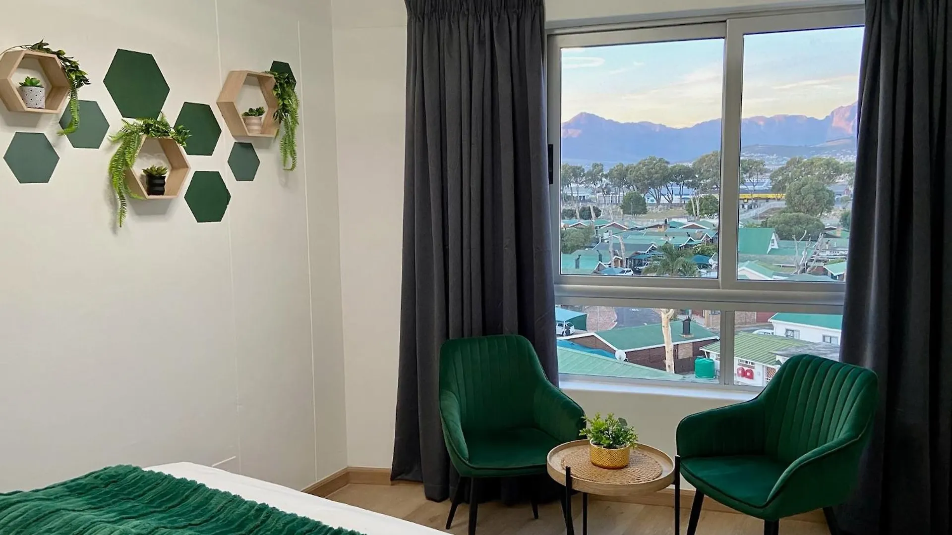 Mountain Bay, 403 & 404, Strand Sudafrica