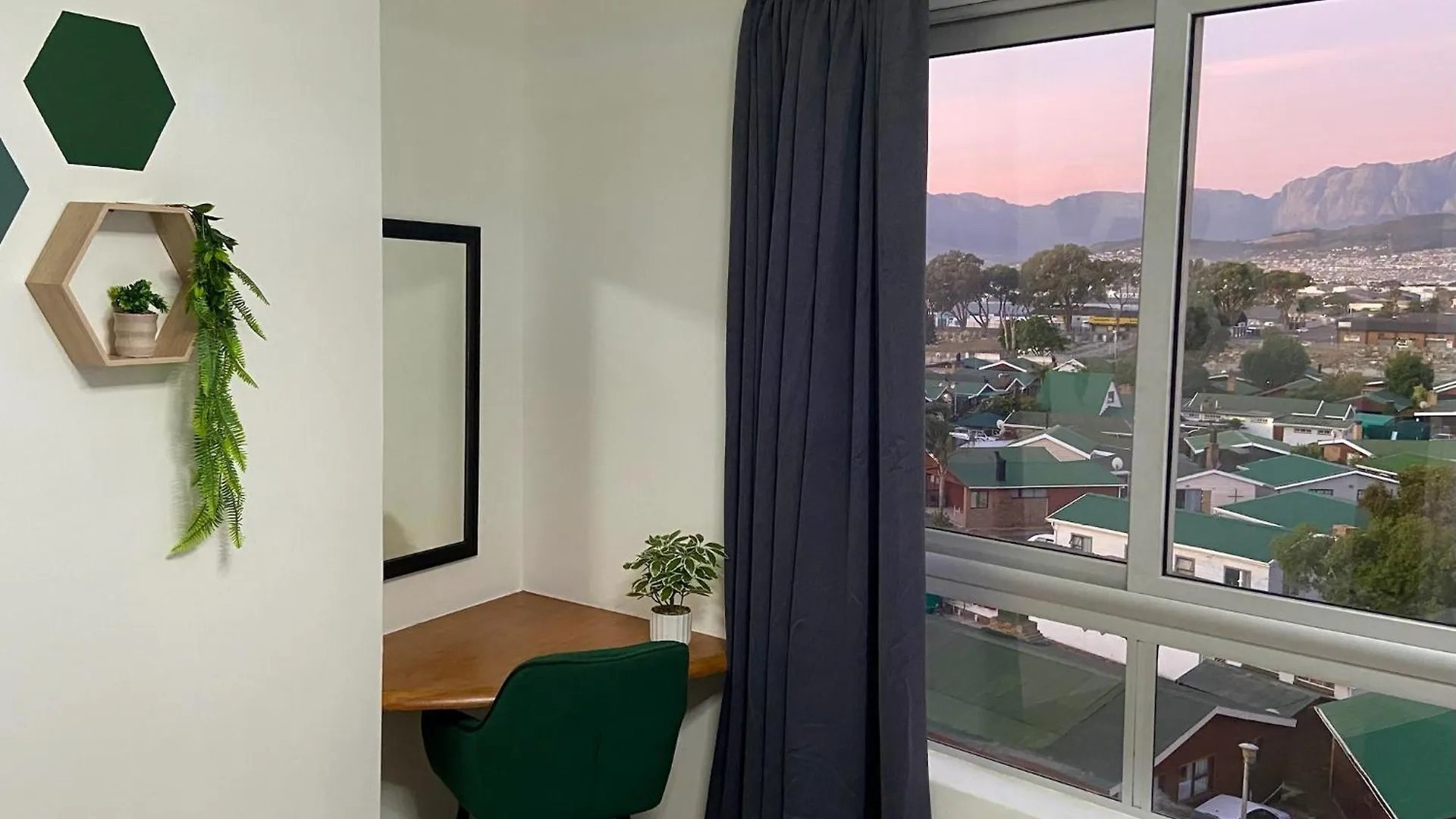 Mountain Bay, 403 & 404, Strand 3*,  Sudafrica