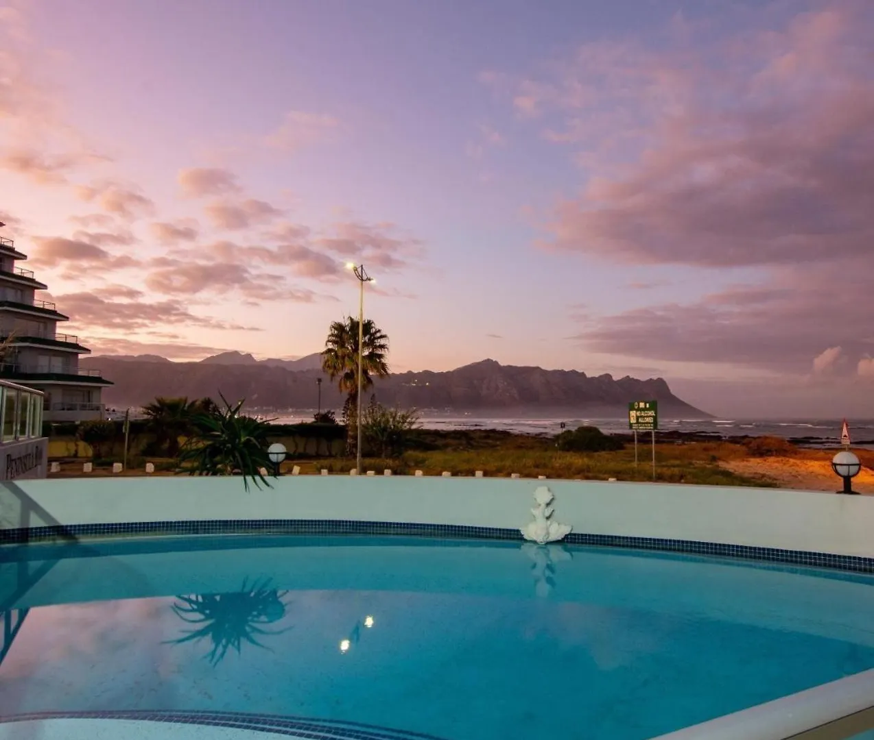 Hotel Mountain Bay, 403 & 404, Strand